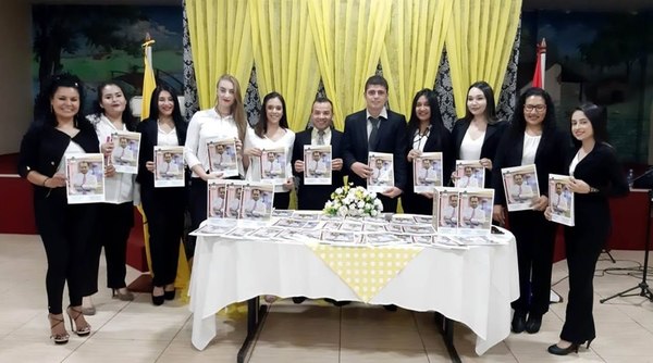 Estudiantes presentan revista