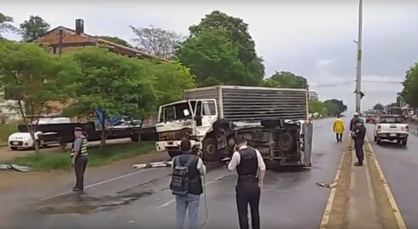 Accidente de tránsito involucra a chofer de IPS e hijo de diputado