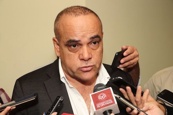 'Bachi' Núñez pide dejar de hablar de juicio político a Abdo