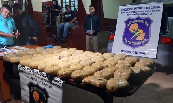 Excónsul cae detenido con marihuana