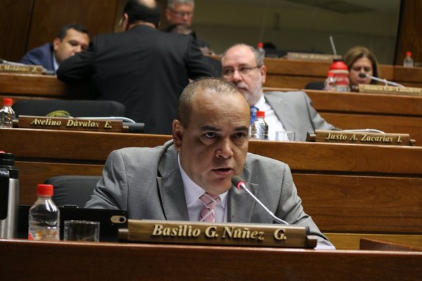 Bachi Núñez: “Senado presume de ser la cámara de la dignidad pero tiene a 3 miembros truchos” - ADN Paraguayo