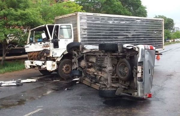 Grave accidente ocasiona vehiculo del diputado colorado Bachi Núñez