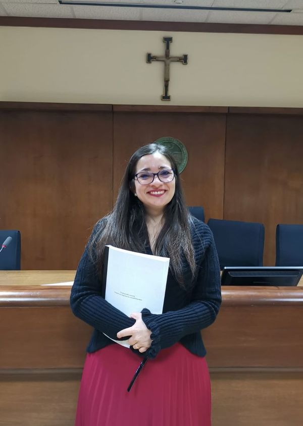 Con una tesis sobre la impotencia femenina, se recibió de doctora en derecho canónico la primera paraguaya - Nacionales - ABC Color