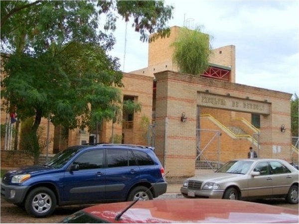 Derecho UNA: Renuncia docente acusado de acoso sexual