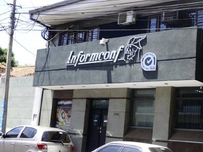Entró a informconf por culpa de su jefe y no consigue trabajo