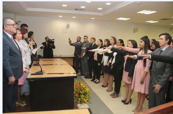 Ministra Peña tomó juramento a abogados en PJC