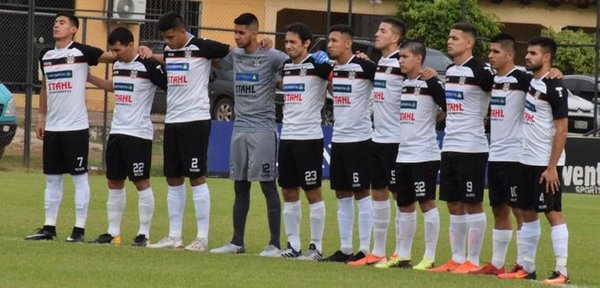 Amenazan con no jugar si no cobran sueldos | Noticias Paraguay