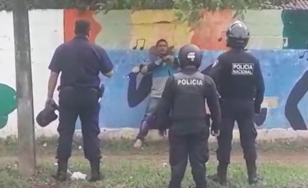 Indigena que amenazaba con machetes a transeúntes es detenido