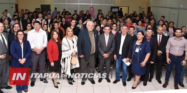 UNIVERSITARIOS RECIBIERON APORTES DE LA GOBERNACIÓN DE ITAPÚA