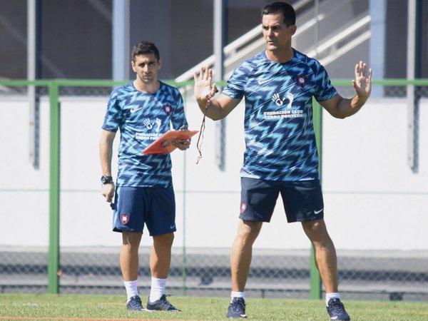 Bernay busca su estilo de juego para el debut oficial con Cerro Porteño