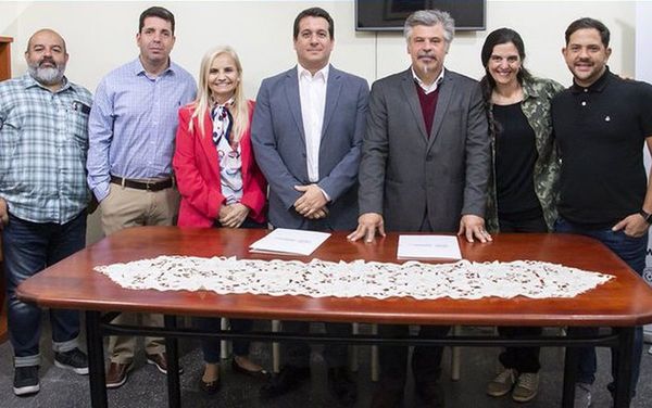 SENAD y HEi Films firman convenio para destacar labor contra las drogas en el país