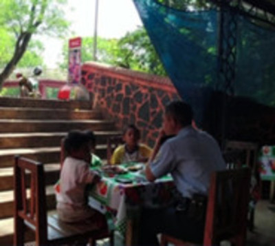Policía invita a almorzar a niños de la calle en Ciudad del Este - Paraguay.com
