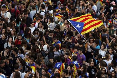 Enorme manifestación en Cataluña contra condena a líderes independentistas - Mundo - ABC Color