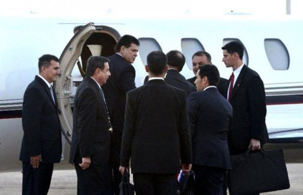 Cartes viajó para participar de la firma de paz entre gobierno de Colombia y las FARC
