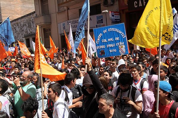 Los estudiantes marcharon para exigir mayor presupuesto para Educación
