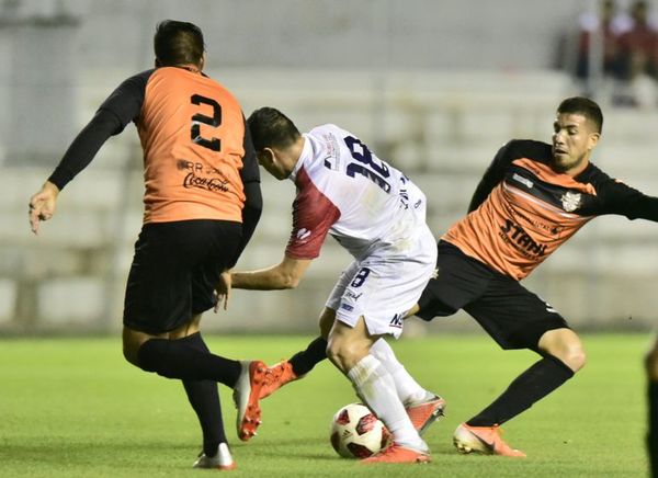 Las Águilas aguantan y rescatan un punto - Fútbol - ABC Color