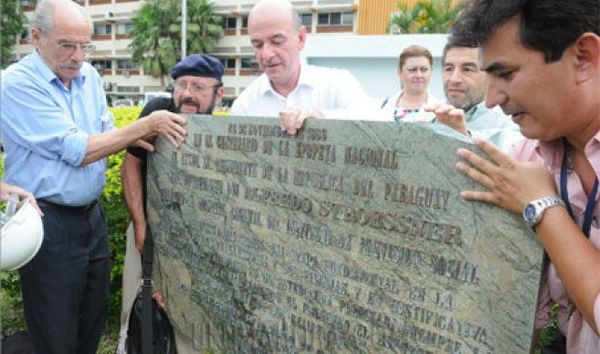 Senadores aprueban retiro de las instituciones públicas de placas u homenajes a Alfredo Stroessner