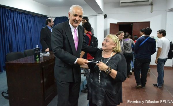 Decana de Filosofía solo renunciará si la imputan