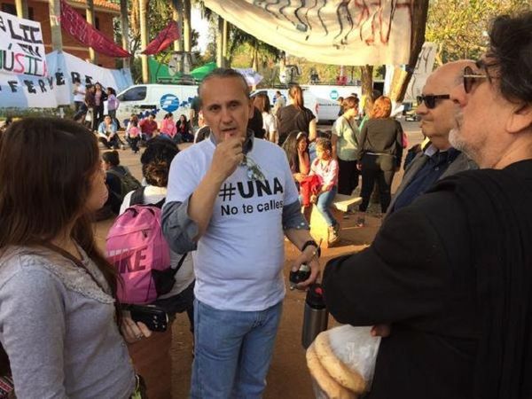Meyer asegura que renunciará como rector