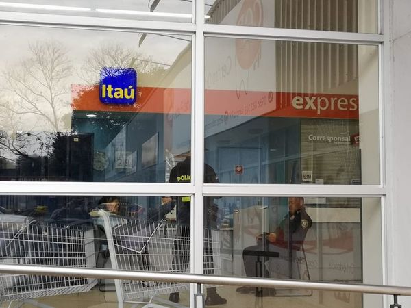 Delincuentes asaltan Itaú de Limpio y se llevan Gs.30.000.000