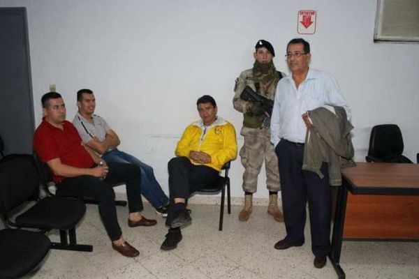 Taxistas comparecen para imposición de medidas por perturbación