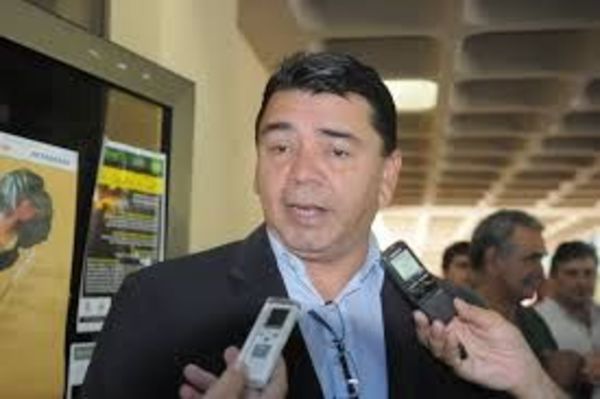 Por incitar a la violencia, la policia detiene a dirigente de taxistas Arístides Morales