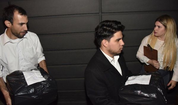 Incautan documentos en domicilio de Diaz Verón