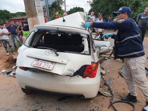 Dos personas fallecen en accidente en Capiáta