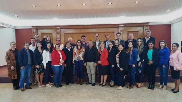 Jueces de Paz se organizan en una asociación