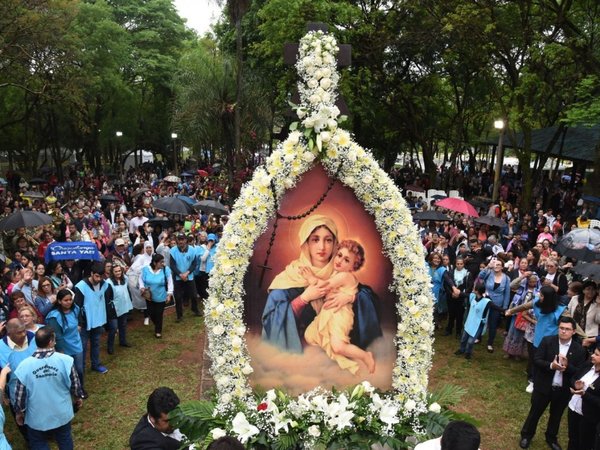 Hasta confesiones bajo la lluvia, en fiesta de la Virgen de Schoenstatt