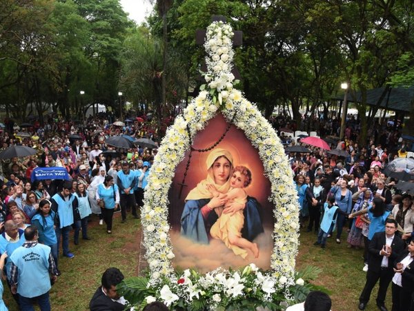 Hasta confesiones bajo la lluvia, en fiesta  de la  Virgen de Schoenstatt