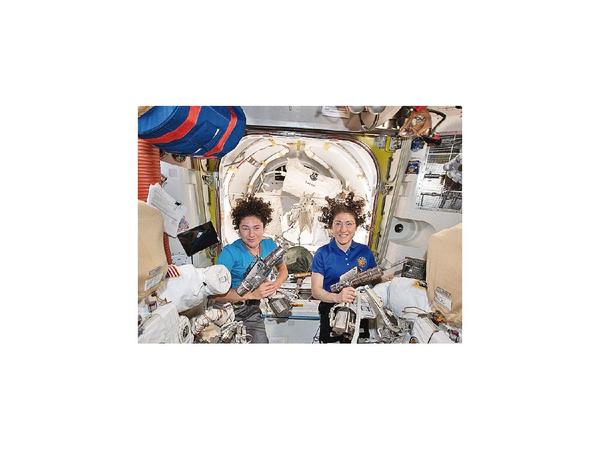 Histórica caminata espacial de mujeres estadounidenses