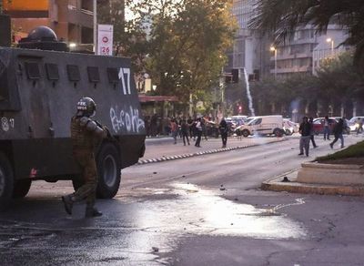Intensos disturbios en Chile por suba en Metro - Internacionales - ABC Color