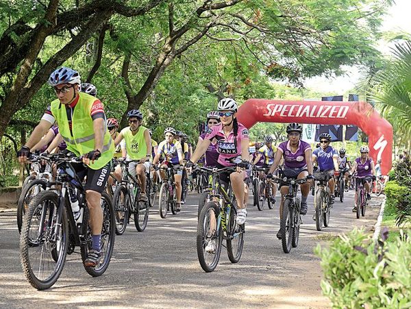 En bicicletas contra el cáncer - Nosotras Revista - ABC Color