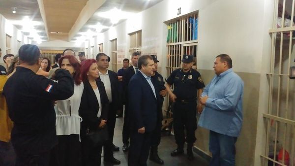 Ministros de Corte realizan visita a penitenciaria de Concepción