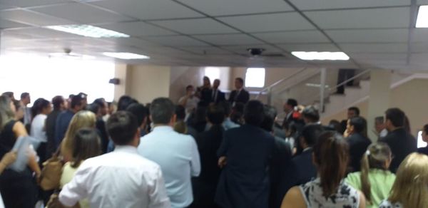 Actuarios judiciales amenazan con un paro general