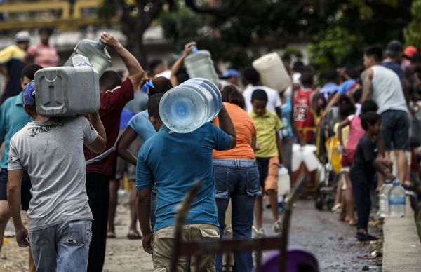 Gobierno de Maduro reconoce hundimiento continuado de la economía venezolana