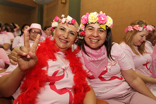 Presidente hace un llamado para realizarse controles preventivos para prevenir cáncer de mama | .::Agencia IP::.