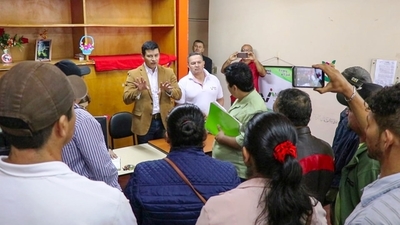 Indert rechaza invasiones y promueve acceso legítimo a la tierra durante reunión con campesinos | .::Agencia IP::.