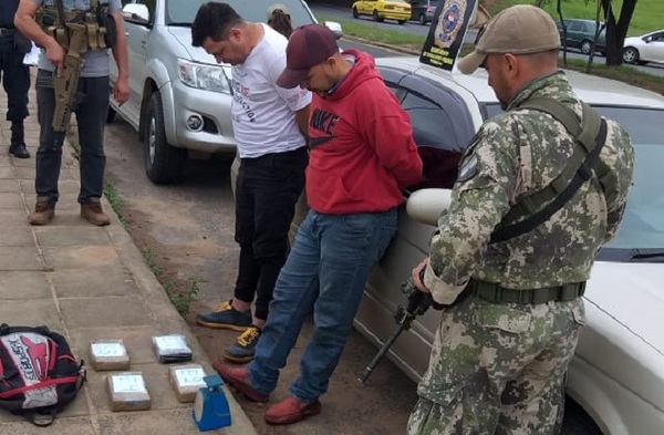 Detienen a dos personas con más de 4 kilos de cocaina en Luque