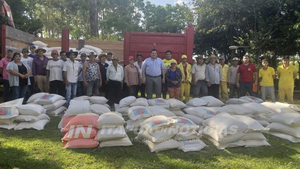 PEQUEÑOS PRODUCTORES DE FRAM RECIBEN CORRECTIVOS DE SUELO