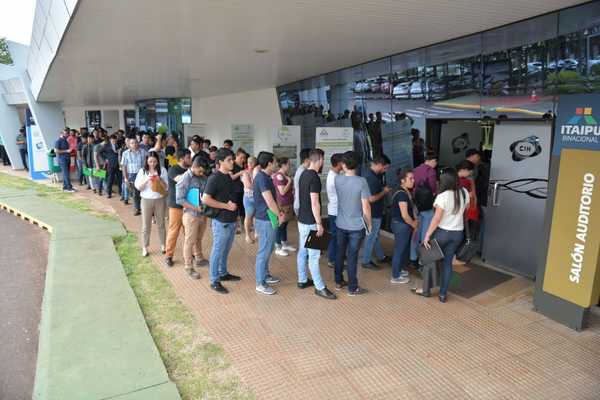 Más de 5.200 postulantes están habilitados para competir por vacancias en Itaipu | .::Agencia IP::.