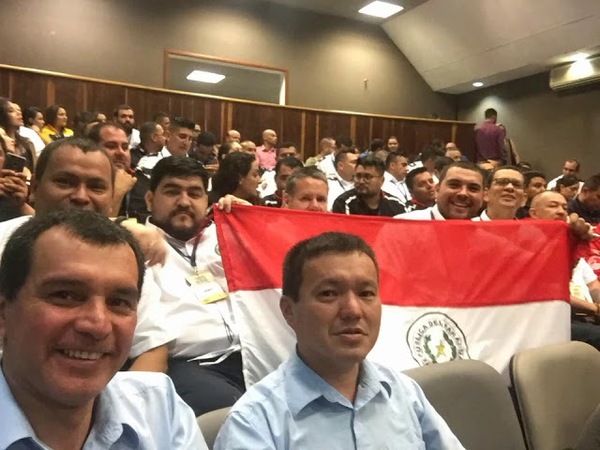 Bomberos Voluntarios de Encarnación se especializaron en Medellin, Colombia.