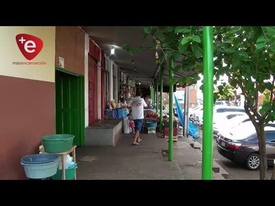 NOTIFICAN A COMERCIANTES DE LA FERIA POR EXHIBICIÓN DE MERCADERÍAS EN VEREDAS