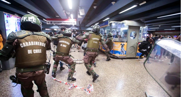 Detenidos y heridos en violentas protestas en Santiago de Chile | .::Agencia IP::.
