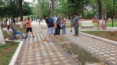 Jóvenes se autoconvocaron para limpiar su ciudad