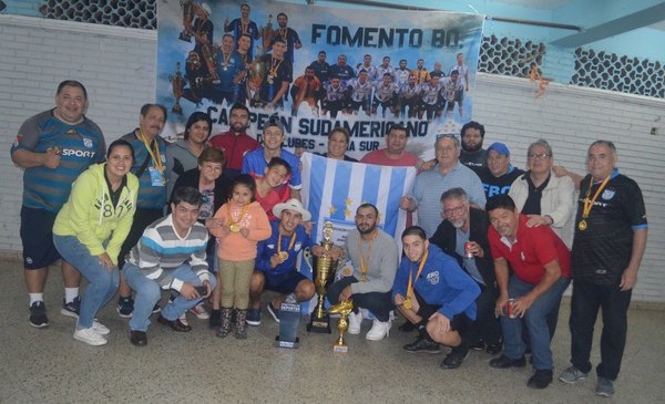 Un madrugador y cálido recibimiento a los campeones