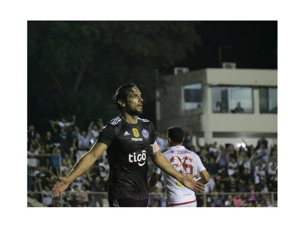 Olimpia vence al Kelito y sigue cómodo líder del Clausura