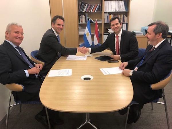 Paraguay y Argentina firman acuerdo sobre pago en moneda local
