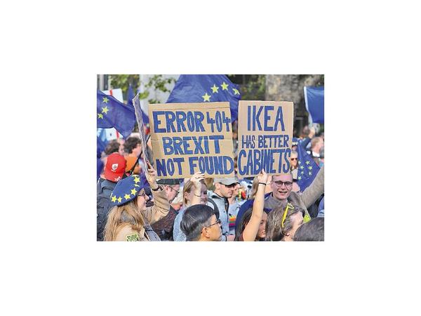 Londres pide prórroga del brexit tras revés de Johnson